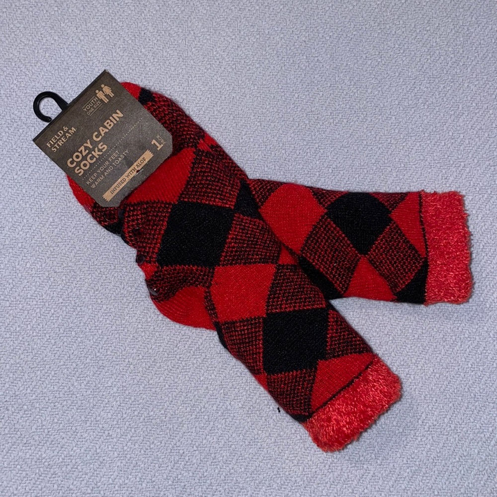 NWT Youth Cozy Cabin Socks